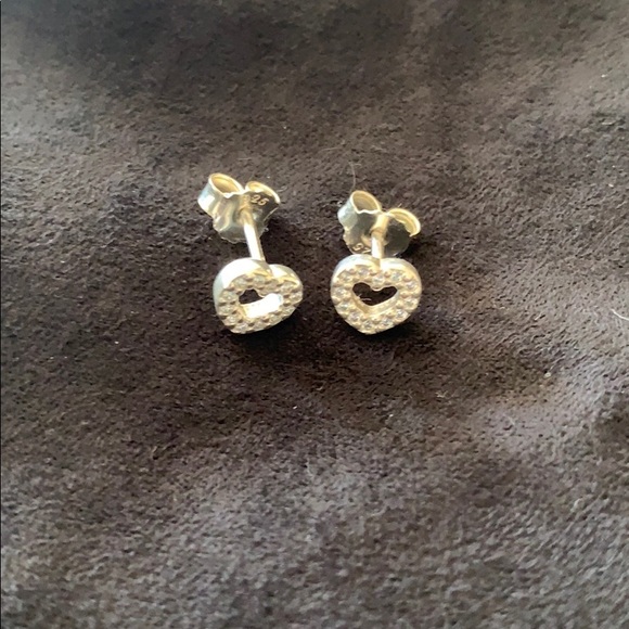 2 for $25. Silver heart earrings - Picture 1 of 3